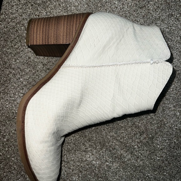 Snake Booties, New In Box - Picture 2 of 4